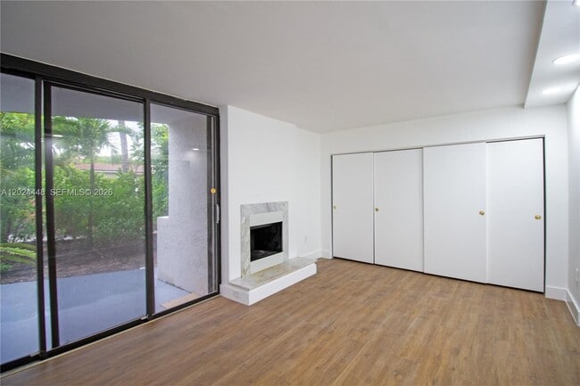 Building Photo - 1222 Hillsboro Mile