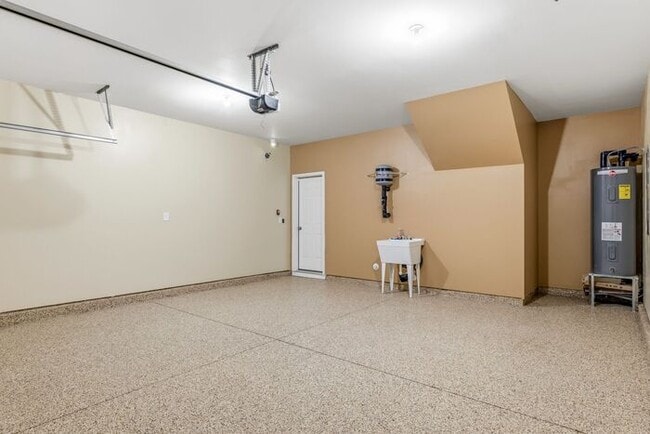 Building Photo - Experience Luxury Living in Reedy Fork