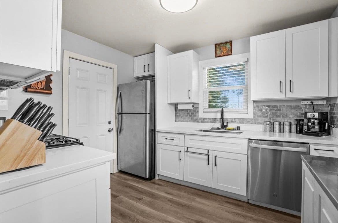 Building Photo - 80 Loma Vista Way