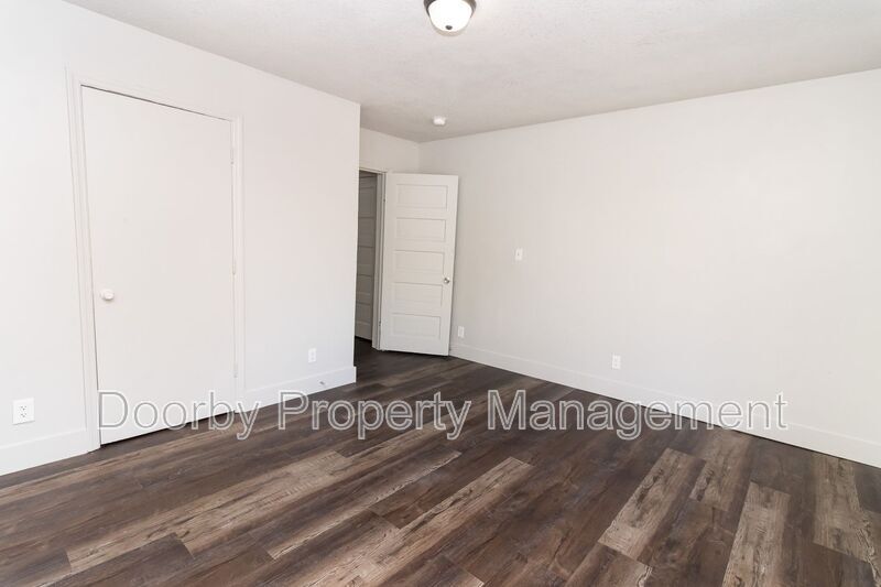 Building Photo - 506 Deck Dr