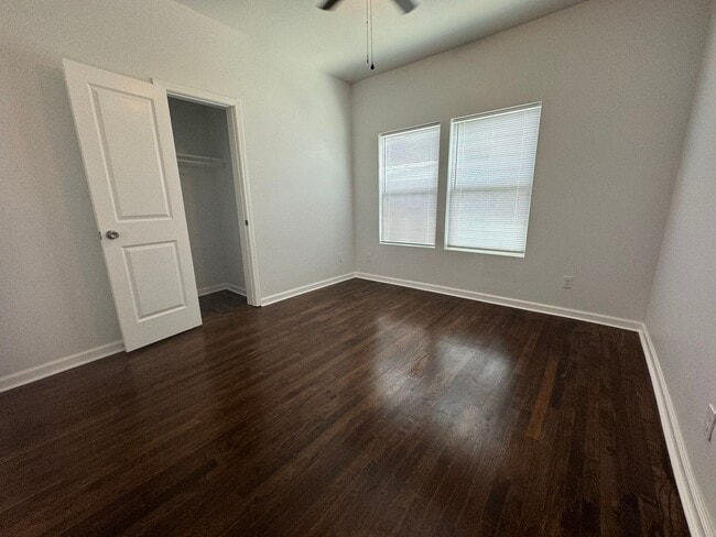 Building Photo - Gorgeous 3 bedroom 2 bathroom home