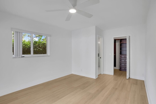 Building Photo - 905 Sunset Rd