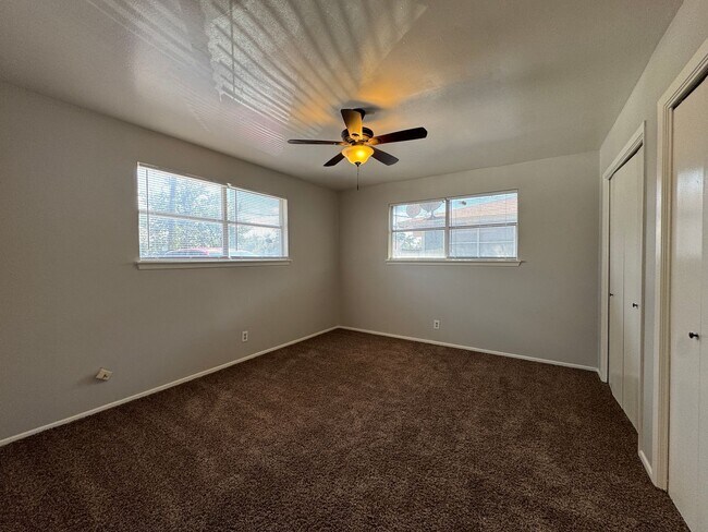 Building Photo - Duplex *LEASING SPECIAL AVAILABLE*