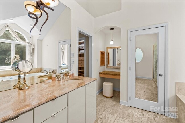 Building Photo - 709 Normandy Rd