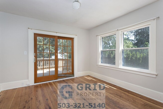 Primary Photo - 4+ Bedroom, 2 Bath Craftsman Bungalow Avai...