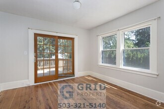 Building Photo - 4+ Bedroom, 2 Bath Craftsman Bungalow Avai...