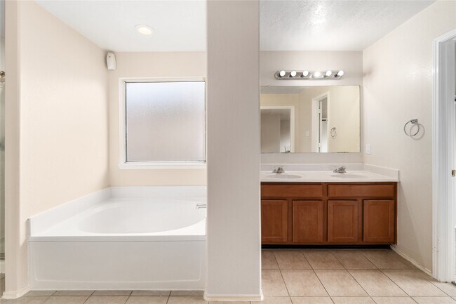 Building Photo - 18218 Thicket Grove Rd