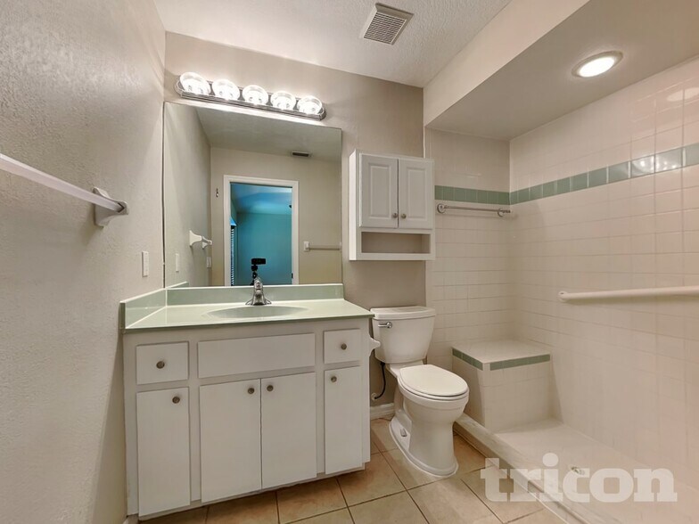 Building Photo - 495 Cartagena St