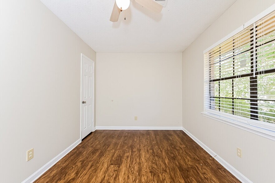 Building Photo - 107 Fairview Pl