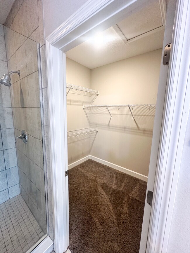 Building Photo - Longwood Townhouse
