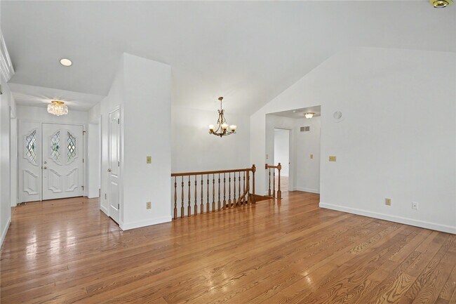 Building Photo - 102 Lexington Ln