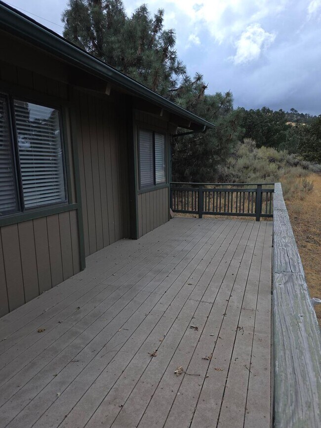 Building Photo - Beautiful 3BR/2BA Bear Valley Springs Home...