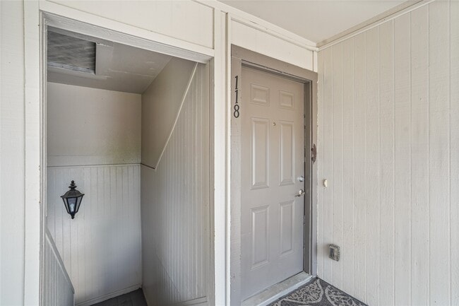 Building Photo - 12633 Memorial Dr