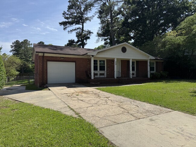 Building Photo - 220-224 4 Ply Ln