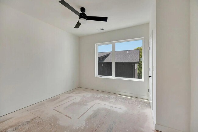 Building Photo - 1263 John St