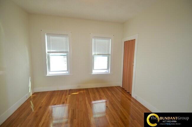 Building Photo - 57 Judson St