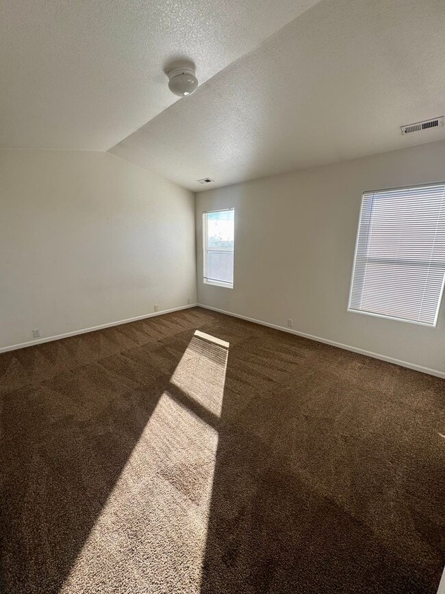 Building Photo - TWO BEDROOM TOWNHOME with AC