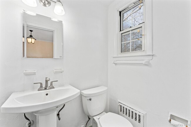 Building Photo - 803 Barberry Ln