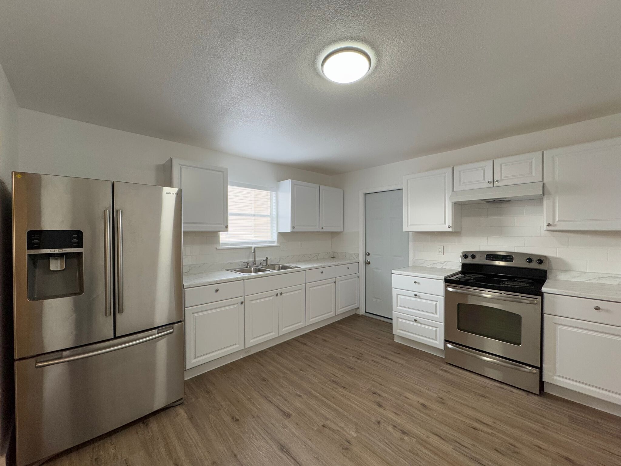 Building Photo - 5822 Lake Wind