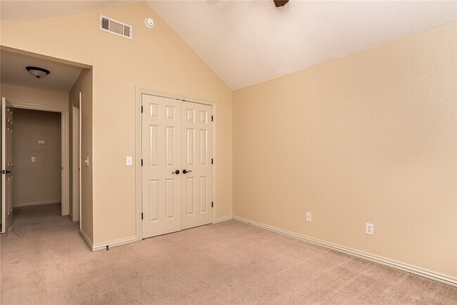 Building Photo - 4040 Glenstone Terrace