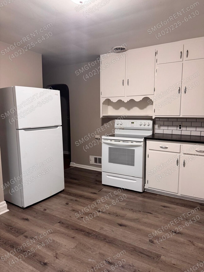 Building Photo - 2104 S 42nd St