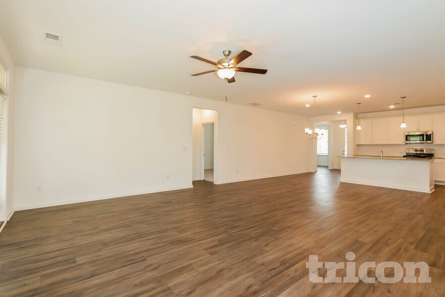 Building Photo - 117 Everett Sq