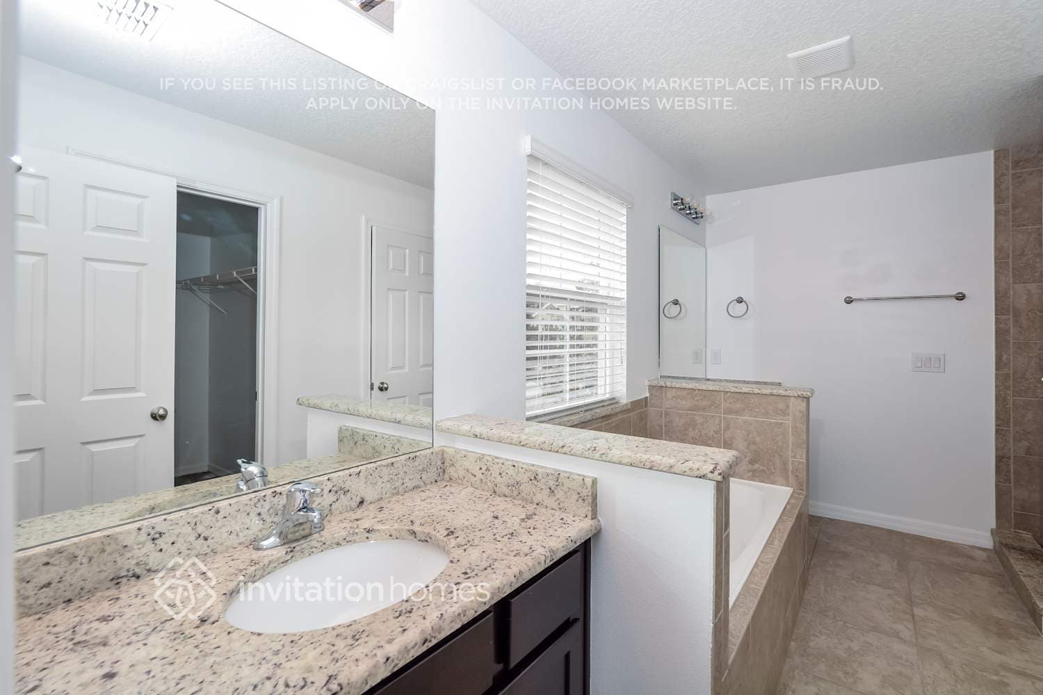 Building Photo - 3572 Sanctuary Dr