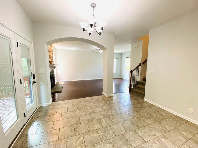 Building Photo - 1194 Eagle's Bluff Dr