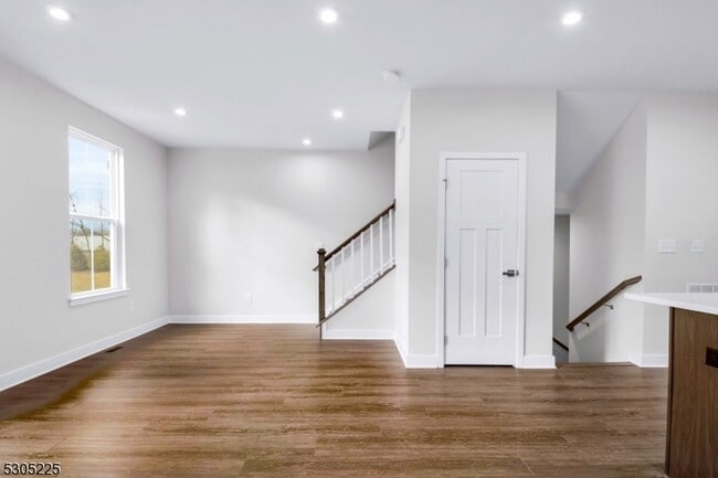 Building Photo - 9 Peckwell St