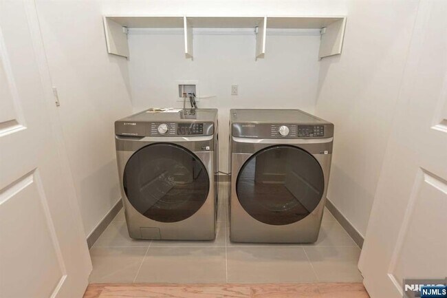 Building Photo - 108 Collignon Way