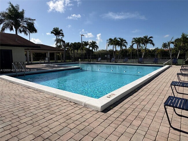 Building Photo - 6610 SW 104th Ct