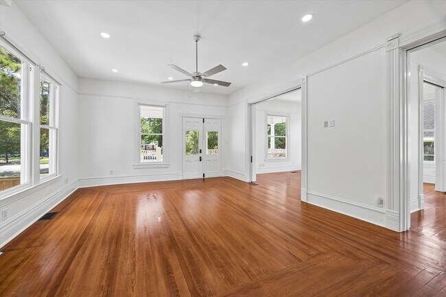 Building Photo - 1229 Heights Blvd