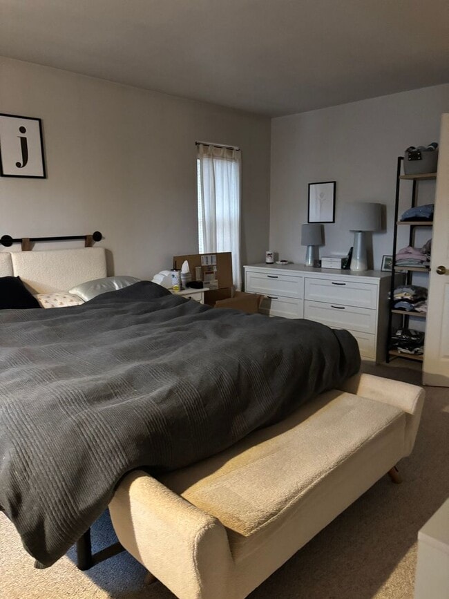 Building Photo - Beautiful house near walking trails and the hospital. Beautiful views of the Bridger Mountains