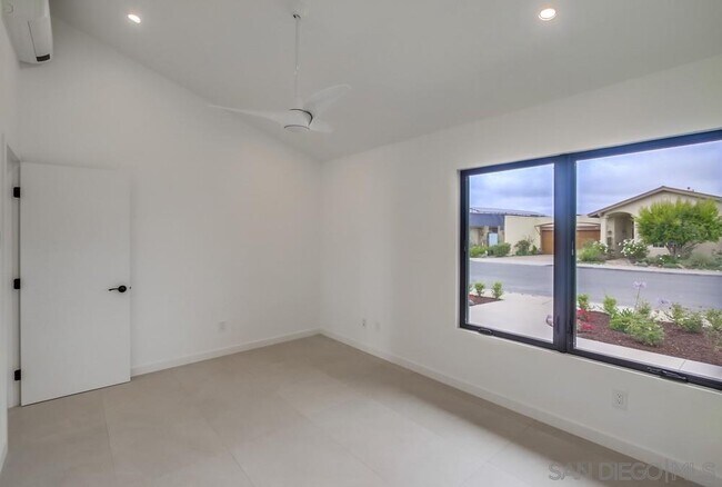 Building Photo - 14066 Crest Way