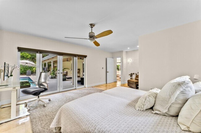 Building Photo - 611 Santurce Ave