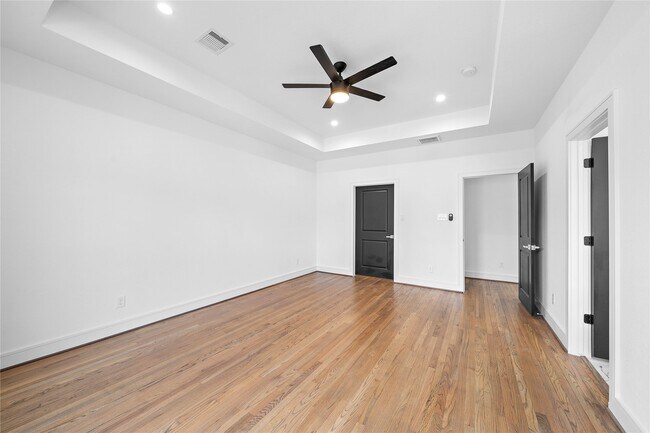 Building Photo - 1011 E 28th St