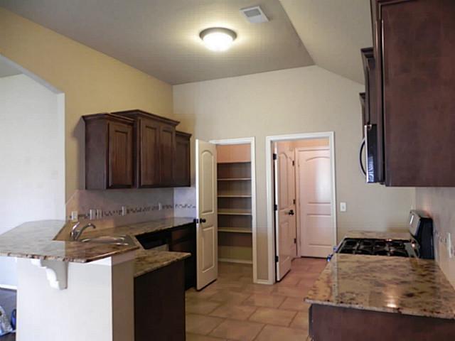Building Photo - 3 bedrooms + 2 bathrooms + Study + Edmond ...