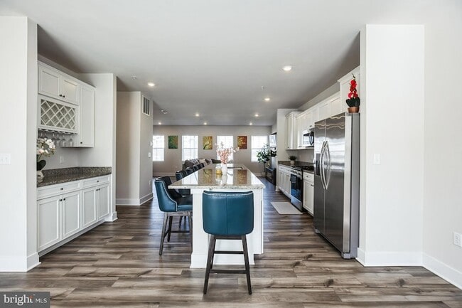 Building Photo - 4165 Brodie Pl