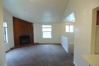 Building Photo - Great 4 Bedroom Now Available