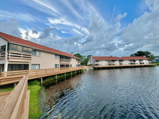Building Photo - Winterset Condo
