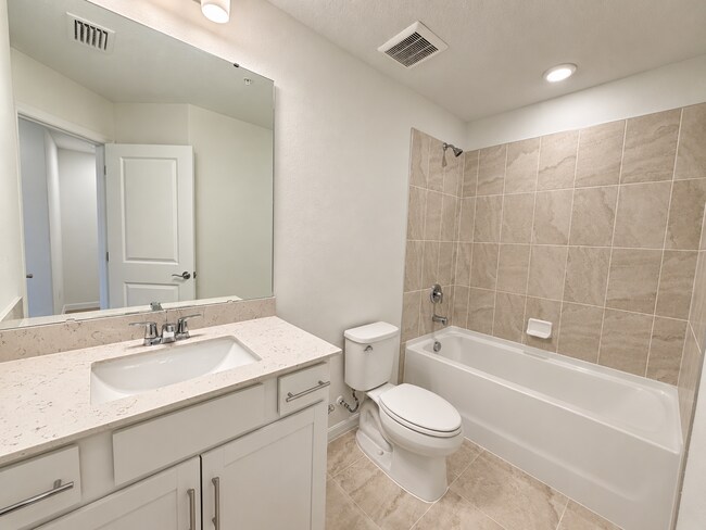 Building Photo - Harbor Square townhome home