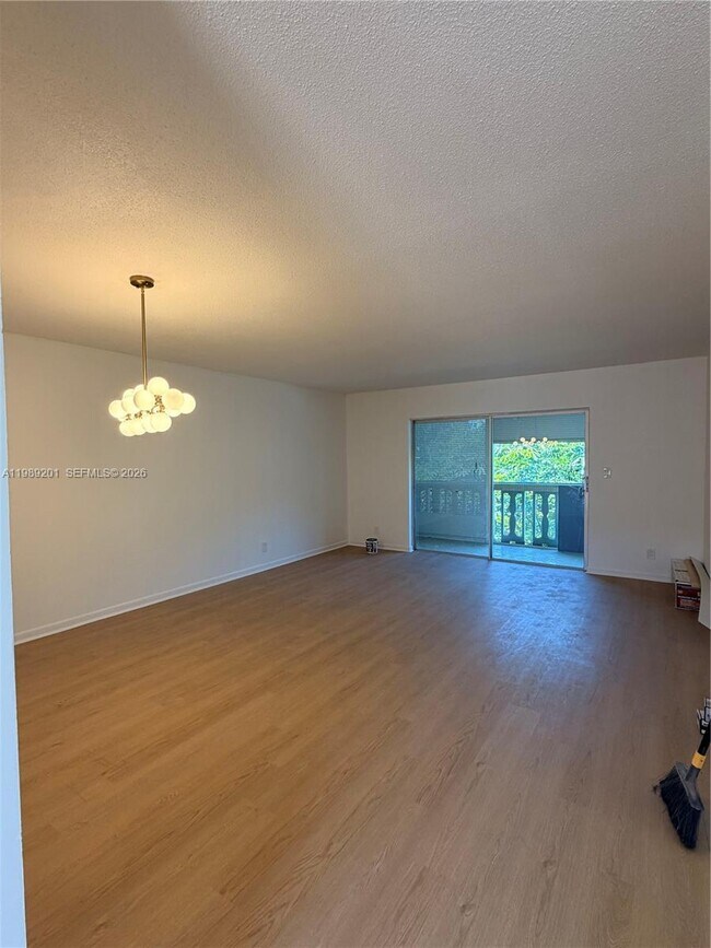 Building Photo - 218 NE 12th Ave