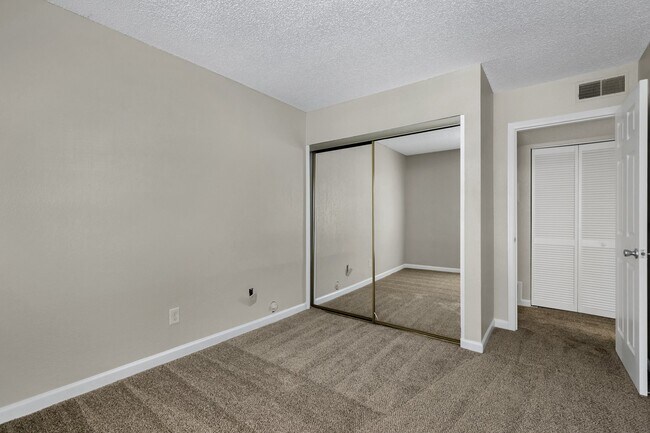 Building Photo - 3140 Van Teylingen Dr