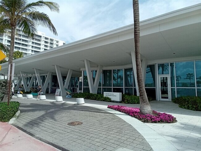 Building Photo - 9248 Collins Ave