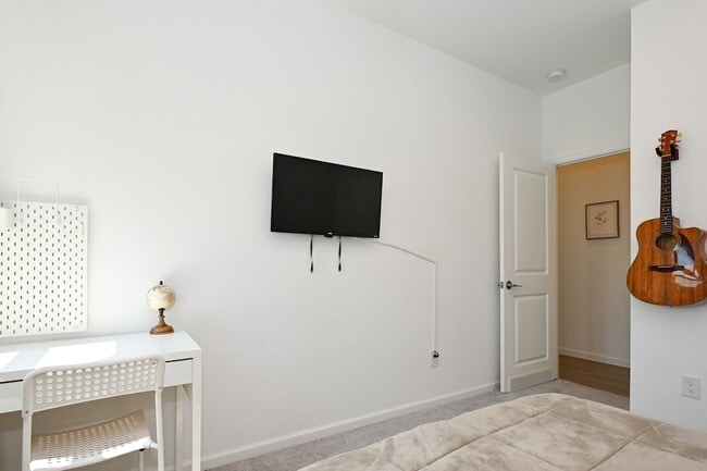 Building Photo - 3057 Pensacola Dr