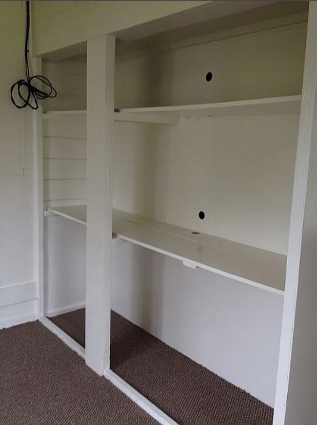 Building Photo - 4 Bed | 2 Bath in Midtown!