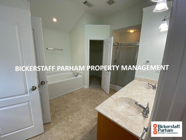 Building Photo - 4613 English Ivy Dr