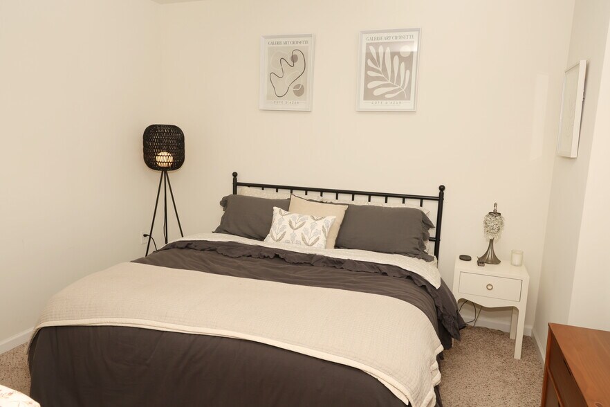 Building Photo - 233 US-206