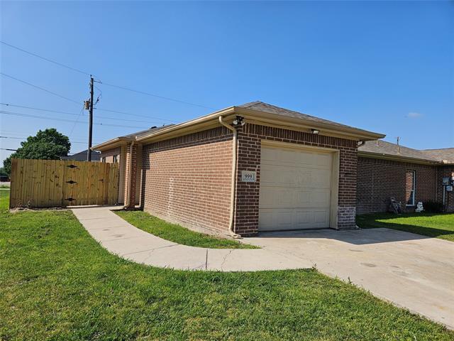 Building Photo - 999 Lake Dr