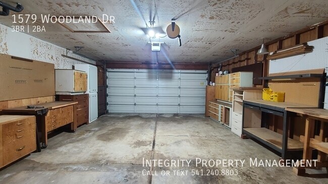 Building Photo - 1579 Woodland Dr